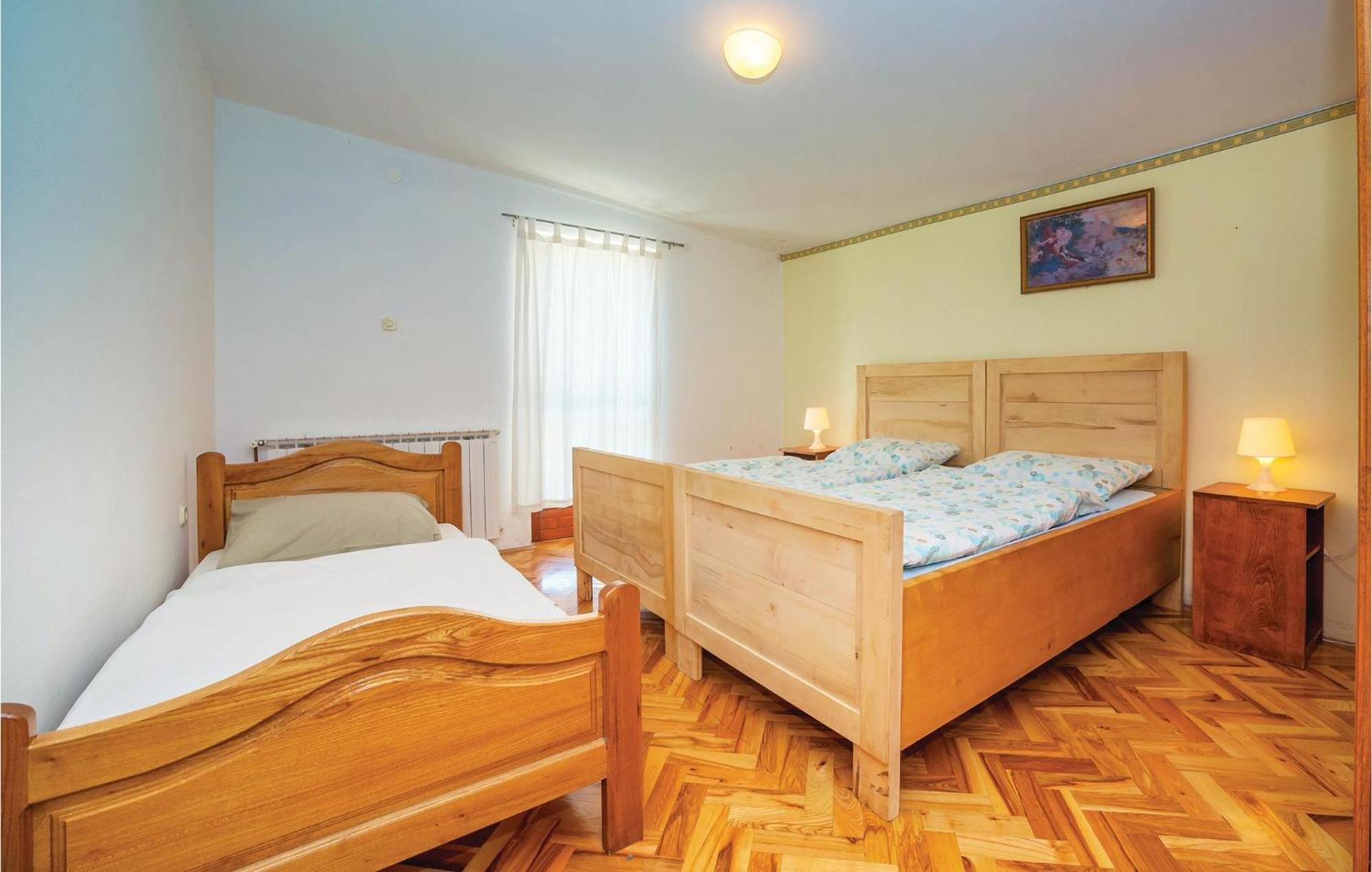 7 Bedroom Pet Friendly Home In Crni Kal Crni Kal  Екстер'єр фото