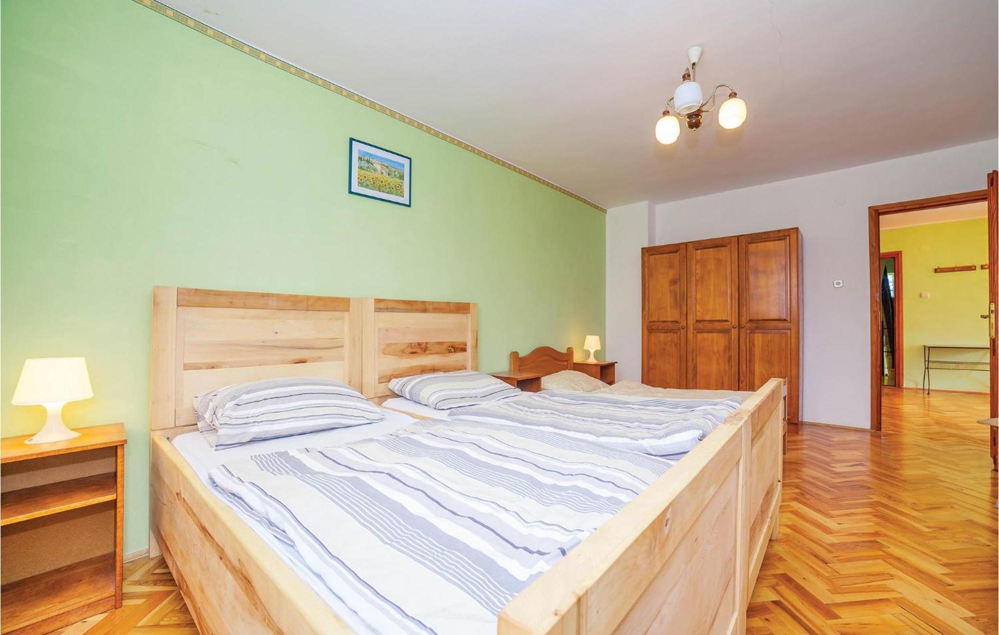 7 Bedroom Pet Friendly Home In Crni Kal Crni Kal  Екстер'єр фото
