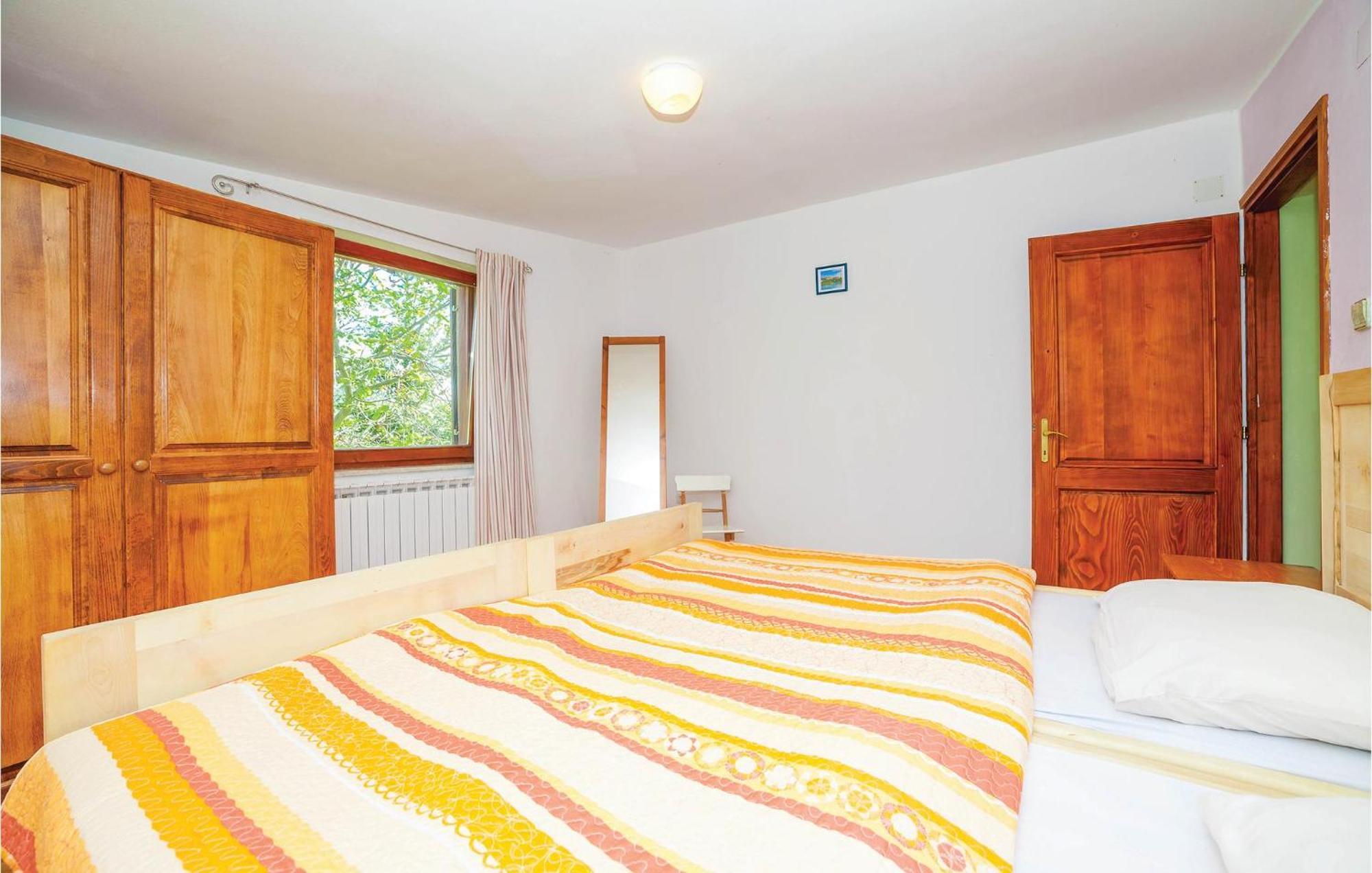 7 Bedroom Pet Friendly Home In Crni Kal Crni Kal  Екстер'єр фото