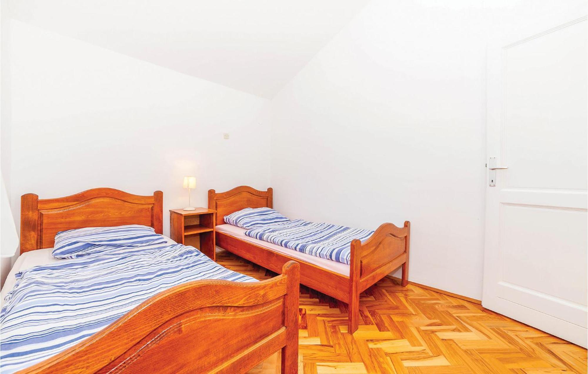 7 Bedroom Pet Friendly Home In Crni Kal Crni Kal  Екстер'єр фото