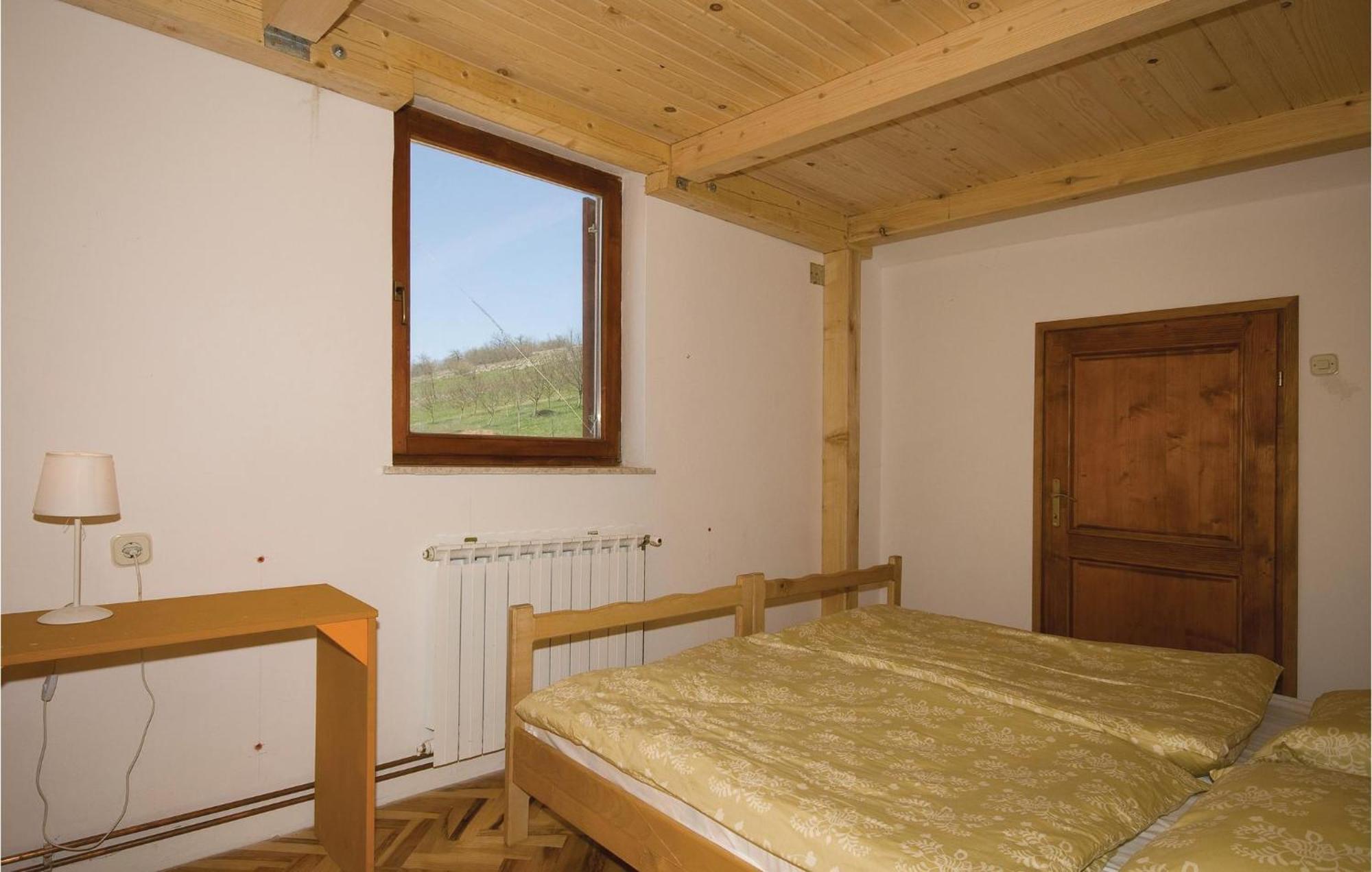 7 Bedroom Pet Friendly Home In Crni Kal Crni Kal  Екстер'єр фото