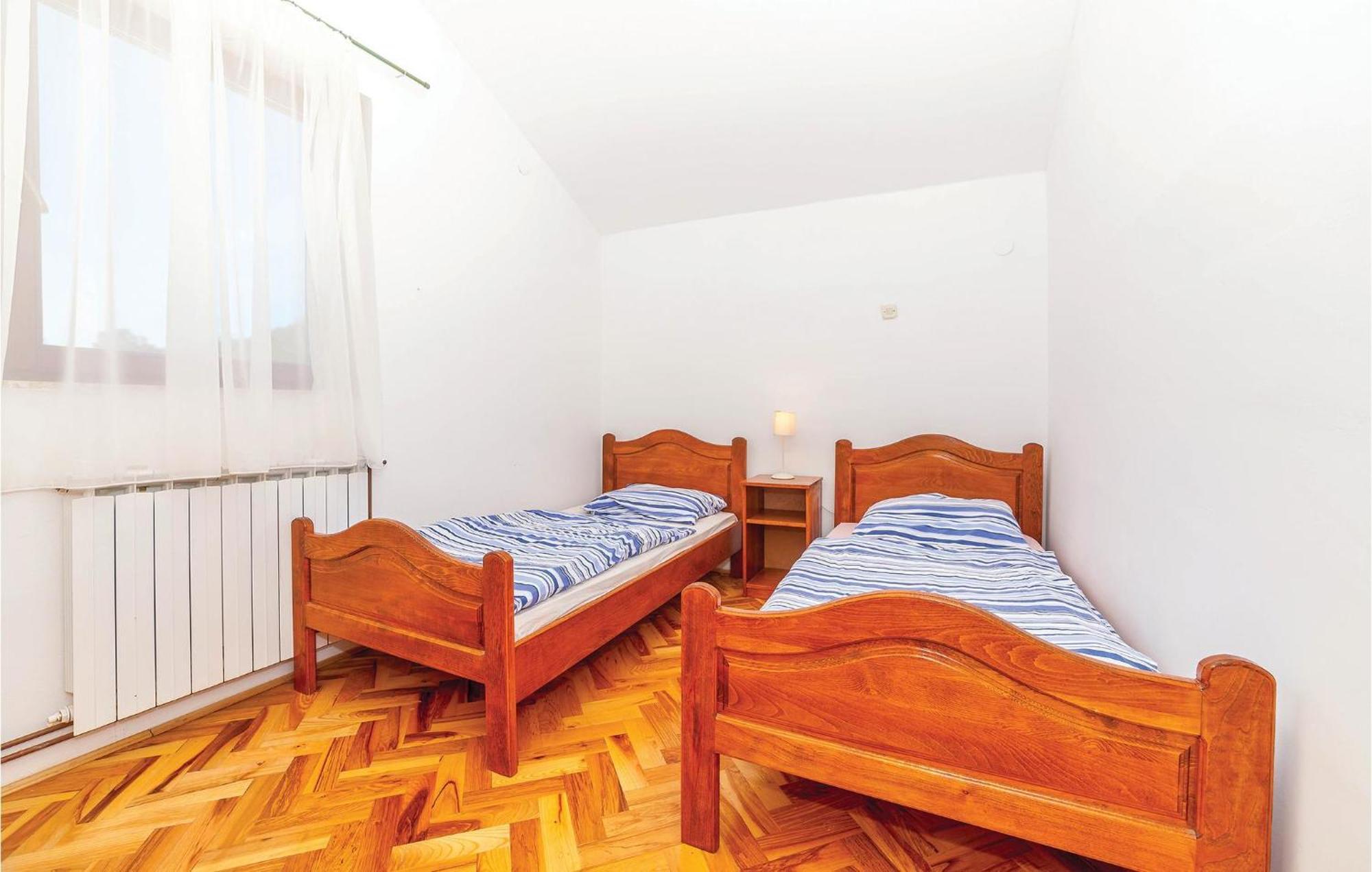 7 Bedroom Pet Friendly Home In Crni Kal Crni Kal  Екстер'єр фото