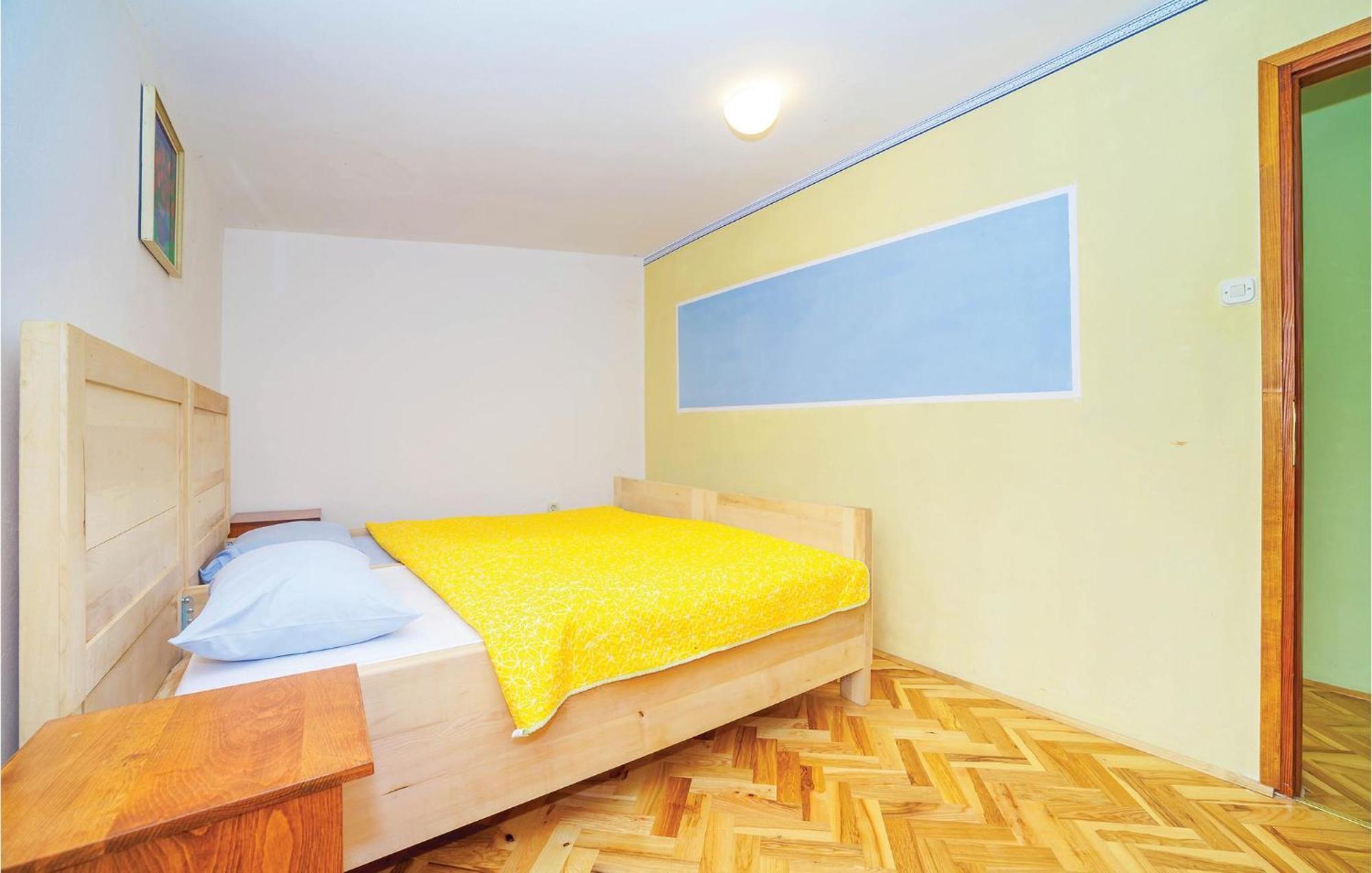 7 Bedroom Pet Friendly Home In Crni Kal Crni Kal  Екстер'єр фото